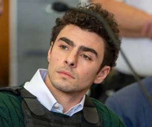 Luigi Mangione, acusado del asesinato del director ejecutivo de UnitedHealthcare, Brian Thompson, no se enfrentará a la pena de muerte después de que la jueza federal que sigue el caso desestimara este viernes los cargos que lo hacían susceptible de esta condena.