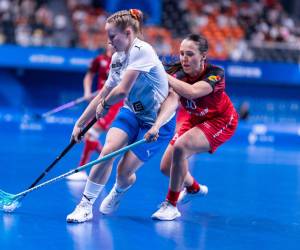 El lanzamiento largo del portero como inicio del contraataque en floorball