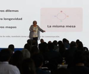 Los expertos internacionales expusieron a los asistentes al evento como garantizar la continuidad de las empresas familiares.