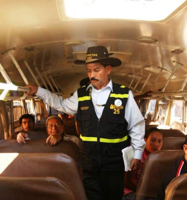 Más de 200 empleados sobran en Transporte