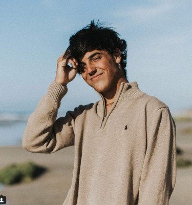 ¡Mario Casas tiene competencia! Su guapo hermano Óscar Casas se roba los suspiros