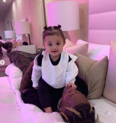 Kylie Jenner y Travis Scott comparten fotos de álbum familiar nunca antes vistas
