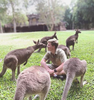 20 fotos que demuestran el increíble parecido entre Robert Irwin y su padre
