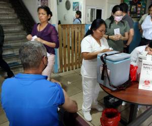 El centro de salun Alonzo Suaso forma parte de la red de los 66 centros de atención primaria donde los pacientes pueden econtrar medicamentos, según la titular de la RMS, Chintia Aguilar.