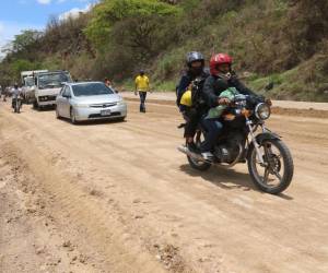 La salida a Olancho mantiene molestos a los conductores, quienes aseguran que quiebran sus vehículos en la transitada carretera.