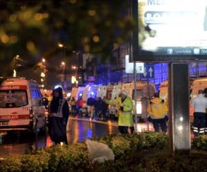 Al menos 39 personas murieron y unas 70 resultaron heridas producto del ataque criminal a una popular discoteca de Estambul, Turquía, durante las fiestas de Año Nuevo, foto: AP.