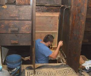 Un armario era el acceso al narcotúnel que posiblemente dirigía a Estados Unidos. (FOTOS: AFP)