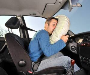 Estudios revelan que en una colisión a 20 km/h el cuerpo es lanzado contra el volante con una fuerza de seis veces su peso.