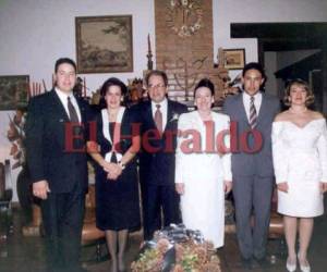 Jorge Arturo Reina y su esposa Alicia García (a su izquierda), junto a sus hijos, en una foto de nuestro archivo del año 2005. (Foto: El Heraldo Honduras, Noticias de Honduras)