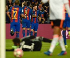 Lionel Messi celebra su anotación ante el Valencia (Foto: Agencia AFP)