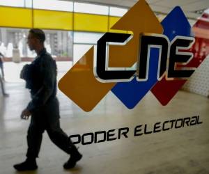 Si el CNE de Venezuela acepta el referendo -tiene 15 días continuos para responder- se irá a la segunda etapa: la recolección de cuatro millones de firmas (20% del padrón electoral) necesarias para activar la consulta popular, foto: AFP.