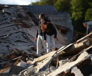 Un fuerte sismo de magnitud 6,2 sacudió la madrugada del miércoles el centro de Italia