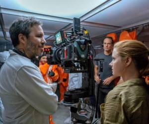 Denis Villeneuve con Amy Adams en el set de 'Arrival' (Foto: Paramount Pictures / Especiales EL HERALDO / EL HERALDO Honduras)