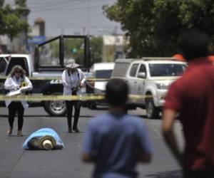 El cuerpo del periodista Javier Valdez en Culiacán, Sinaloa, México ( AFP PHOTO / FERNANDO BRITO)