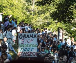 Varios opositores del presidente Obama le pidieron que detenga las acciones contra los islamistas en Irak y Siria.