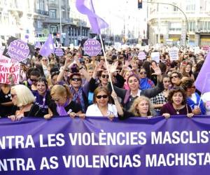 Una marea de mujeres y hombres llegados de toda España marcharon convocados por 400 asociaciones feministas.