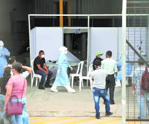 Aunque se habilitaron espacios en el Infop, las atenciones en las clíperes del Hato de Enmedio y El Sitio no disminuyen. Foto: Marvin Salgado / EL HERALDO.