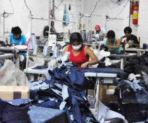 Los opositores al proyecto cuestionan el momento en que se da este debate. Chile tiene la segunda peor productividad laboral entre los países de la OCDE, por detrás de México, y su mercado laboral está en plena transformación mientras se anticipa la destrucción de miles empleos raíz de la automatización.