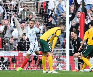Jamie Vardy puso el definitivo 2-0 ante Lituania (Foto: Agencia AFP)