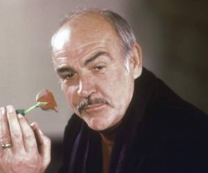 En 1986 Sean Connery se encontraba en lucha por revitalizar su carrera y aceptó participar en esta versión Italo-Alemana-Francesa de la novela de Humberto Eco 'El Nombre de la Rosa' Interpretando a Sir William de Baskerville.