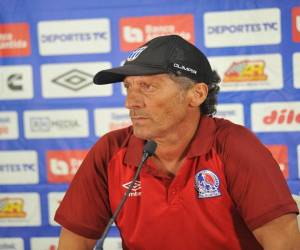 Pedro Troglio en conferencia de prensa tras la victoria del 4-1 ante el Génesis en el Nacional de Tegucigala.