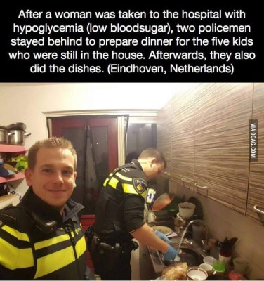 Policías hace algo realmente grandioso por una mujer que fue hospitalizada