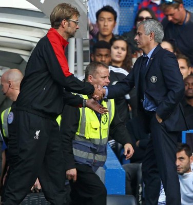 Un doblete de Coutinho ante el Chelsea deja a Mourinho en la cuerda floja