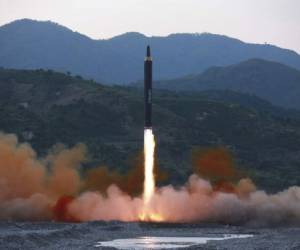 Corea del Norte amenaza con lanzar cuatro misiles a la isla de Guam para iniciar una guerra con Estados Unidos. (Foto: AP/ El Heraldo Honduras/ Noticias de Honduras)