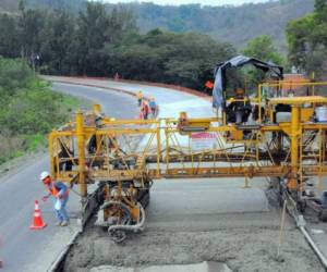Las autoridades hondureñas reportan que la obra física de la carretera al sur, que consiste en una capa de concreto hidráulico a lo largo de 90 kilómetros, avanza según la planificación.