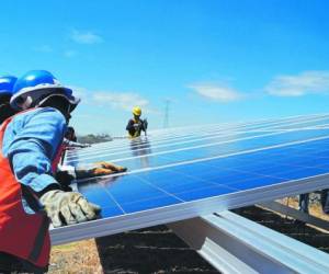 A partir de julio de 2015, la generación de energía en Honduras es dominada por las fuentes renovables al entrar en operación comercial los parques solares en Choluteca y Valle.