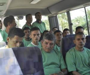 Vestidos de verde y en un bus penitenciario fueron trasladados los reos a la cárcel El Pozo en Ilama, Santa Bárbara.