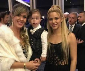 La cantante colombiana llegó junto a su esposo Piqué a la boda de Lionel Messi.