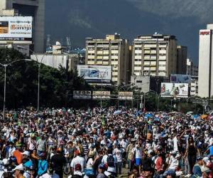 Las protestas estallaron luego de que el Tribunal Supremo de Justicia (TSJ) se adjudicó a fines de marzo las funciones del Parlamento, a lo que dio marcha atrás tras una fuerte presión internacional y la sorpresiva reacción de la fiscalía, foto: AFP.
