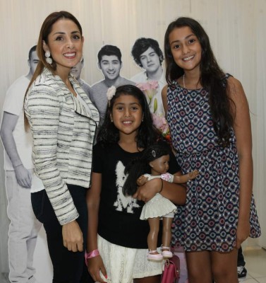 Aromático convivio en lanzamiento de fragancia