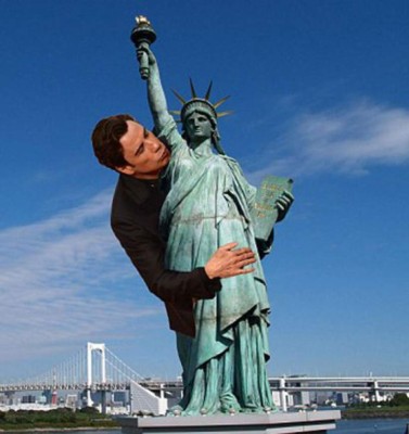 Memes de la mano larga de John Travolta a Scarlett Johannson