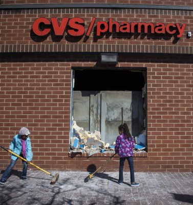 Baltimore vivió una noche de caos