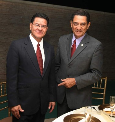 Ceremonia de juramentación del Club Rotario Real de Minas