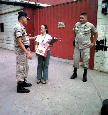 Niños bomberos de Olancho ofrecen vivas a EL HERALDO