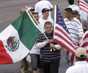 Miles de latinos se mantienen en la incertidumbre ante las nuevas medidas migratorias impuestas por el presidente de Estados Unidos, Donald Trump.