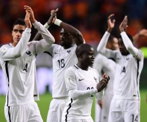 Los jugadores de Francia celebran el triunfo ante Holanda (Foto: Agencia AFP)