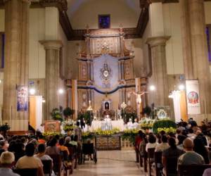 Esta noche se ofreció una misa en acción de gracias por el favor de haber elevado el Santuario de Suyapa a Basílica (Foto:Marvin Salgado).