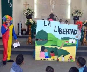 Unos 200 niños inauguraron el proyecto en la iglesia Medalla Milagrosa.