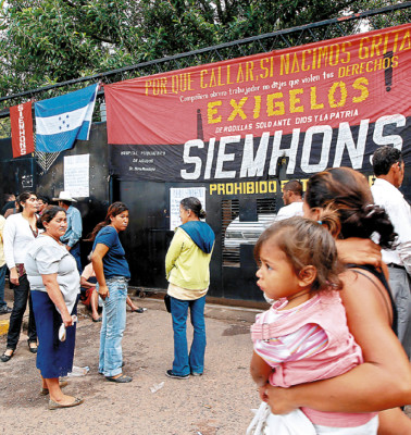 Exigen bono por riesgo laboral