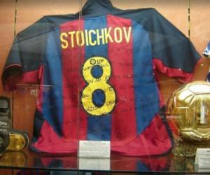 En julio de 1990, Hristo Stoitchkov fichó para el Barcelona y con él que ganó cuatro ligas consecutivas.
