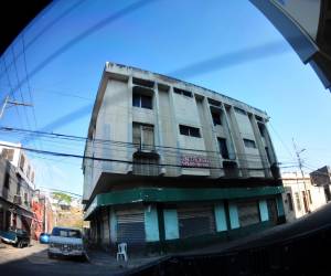 La Unidad Investigativa de EL HERALDO Plus se internó en las calles de Comayagüela, para conocer detalles y especificaciones del Hotel Venecia, actualmente a la venta, ubicado en la primera avenida, séptima calle.