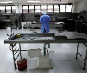 El joven polaco despertó en una de las camillas de hierro de la morgue.