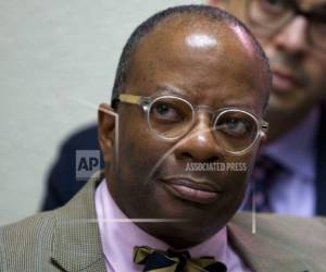 En esta foto de archivo del 14 de marzo de 2018, el encargado de negocios de Estados Unidos, Todd Robinson, asiste a la inauguración de un centro de cultura que facilitará oportunidades de estudio en el extranjero para jóvenes venezolanos.