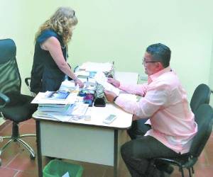 El director departamental de Educación en Choluteca, Lenín Burgos, interpuso la denuncia ante el Conadeh.