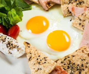 Además de un enigmático elemento de metáforas y arte, el huevo es un ingrediente versátil y nutritivo.