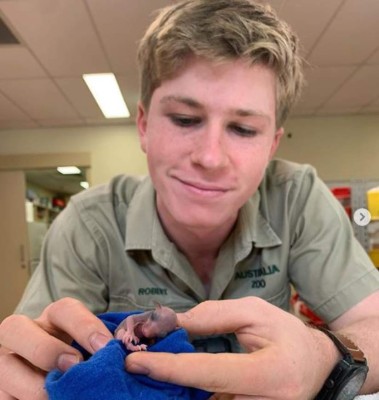 20 fotos que demuestran el increíble parecido entre Robert Irwin y su padre